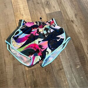 Nike Women's Icon Clash Tempo
Running Shorts size xs
